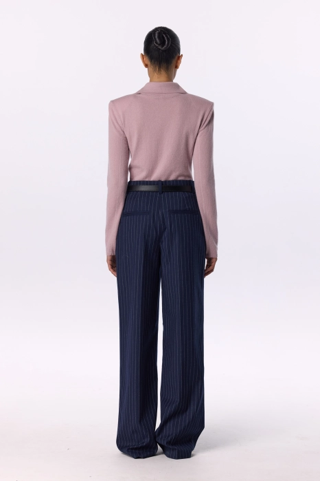 Mid-rise wool trousers with a crease