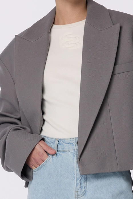 Cropped coat with gathered sleeves