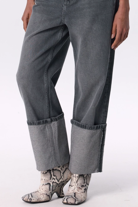 Boyish jeans