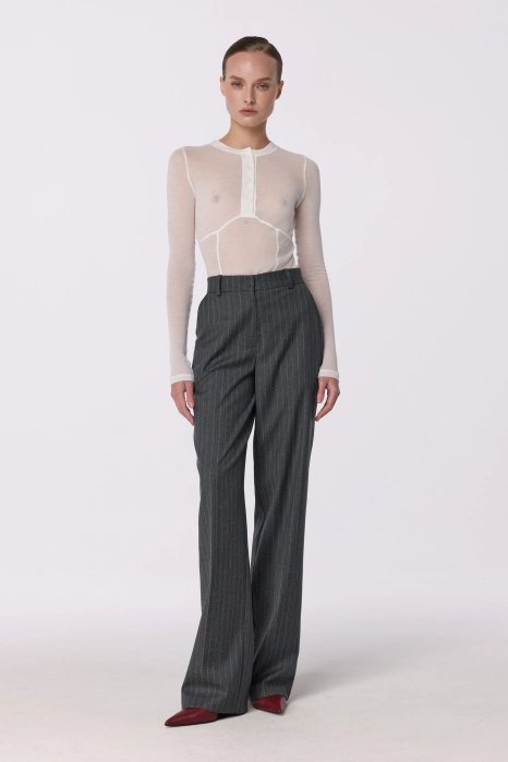 Mid-rise wool trousers with a crease