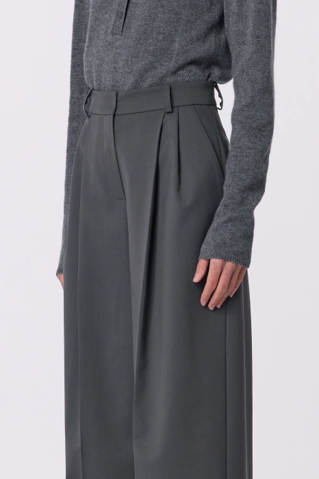 Relaxed wool pants