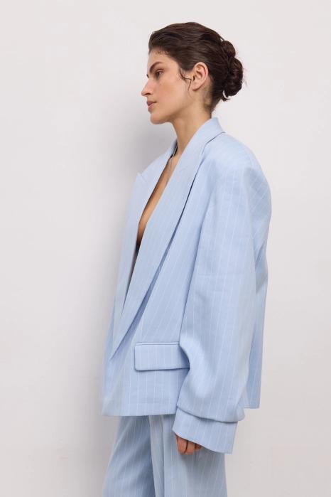 Oversized linen blazer with gathered details on the sleeves