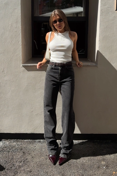 Straight-leg jeans