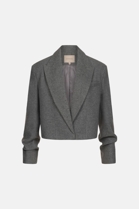 Cropped coat with a gathering on the sleeve