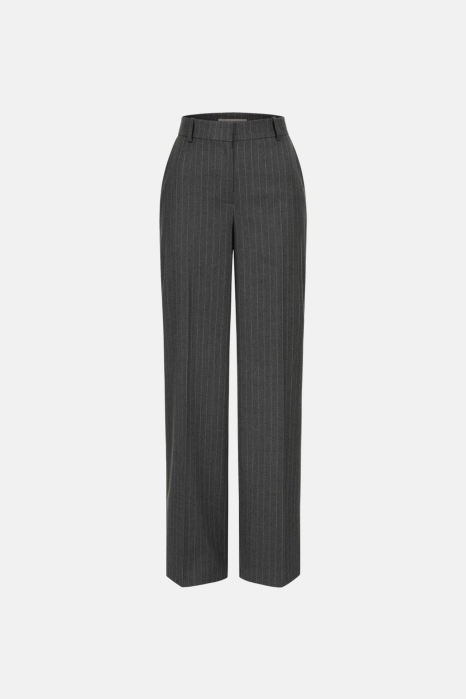 Mid-rise wool trousers with a crease